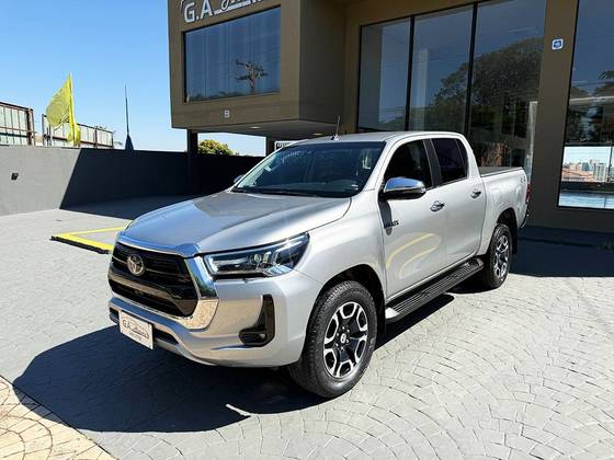 TOYOTA HILUX 2.8 D-4D TURBO DIESEL CD SRX 4X4 AUTOMÁTICO